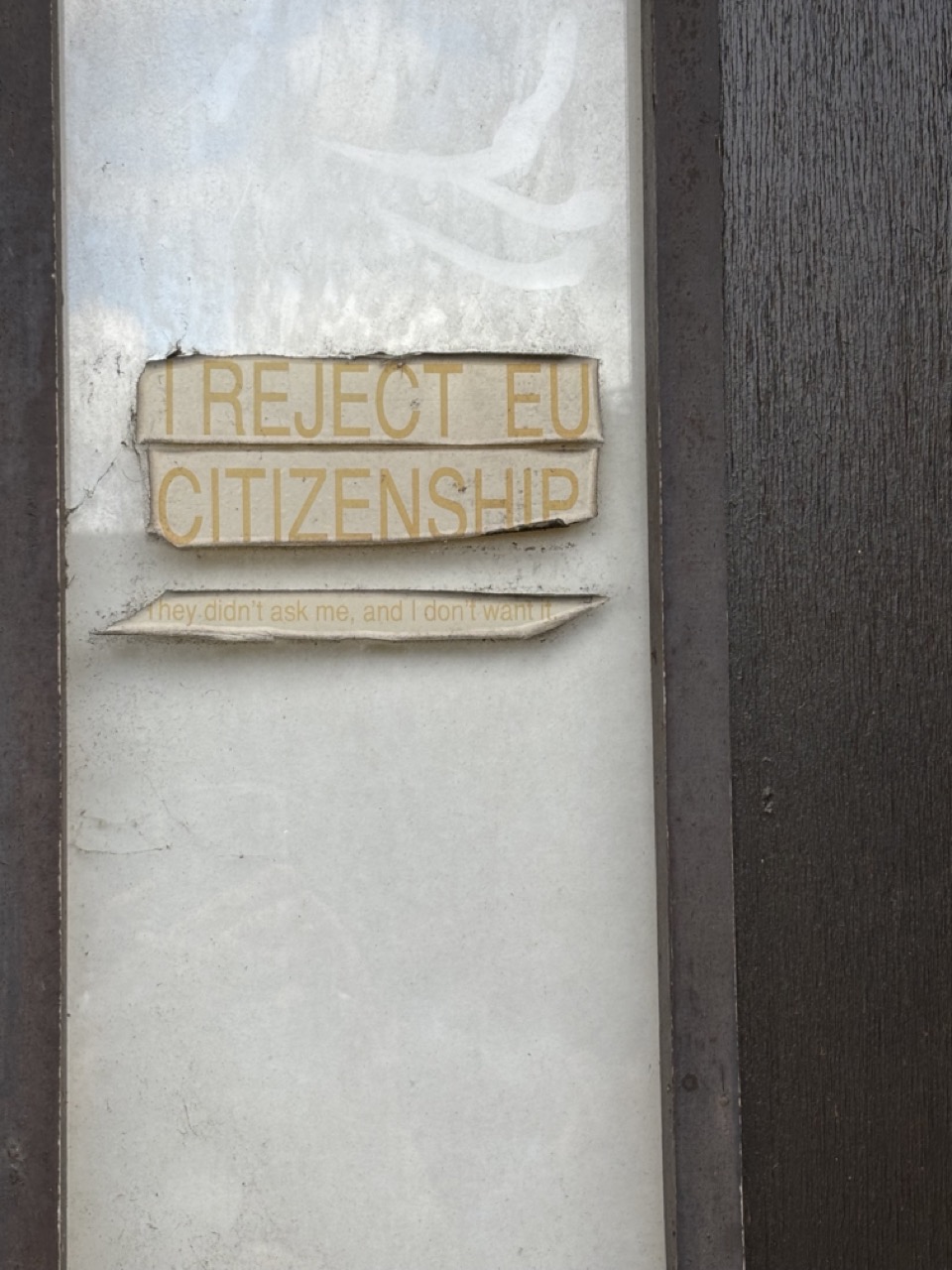 Weathered sign that reads: I reject EU citizenship. They didn't ask me and I don't want it.
